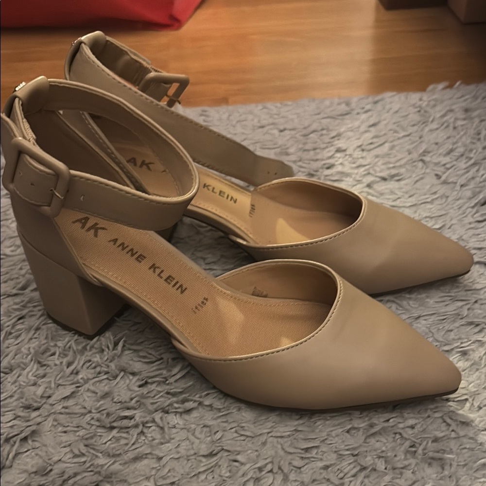 New! Anne Klein Tan Block Heel Heels